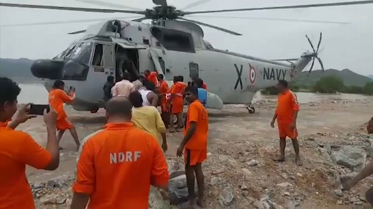 عمليات إنقاذ واسعة و جهود مستمرة للبحث عن ناجين بعد غرق مركب في الهند