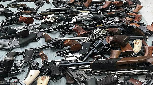 اعتقال 205 أشخاص ومصادرة 638 قطعة سلاح خلال عملية أمنية في بلجيكا اعتقال 205 أشخاص ومصادرة 638 قطعة سلاح خلال عملية أمنية في بلجيكا