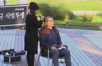 Corée du Sud : le leader de l'opposition se rase la tête en signe de protestation