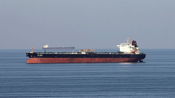 'İran'ın BAE'ye petrol kaçıran bir tankere el koyduğu' öne sürüldü 'İran'ın BAE'ye petrol kaçıran bir tankere el koyduğu' öne sürüldü