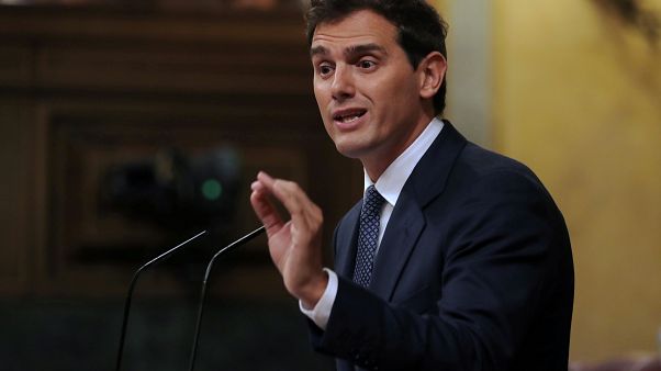 Ciudadanos ofrece su abstención para facilitar la investidura de Sánchez en España Ciudadanos ofrece su abstención para facilitar la investidura de Sánchez en España