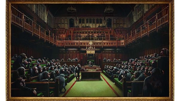Bis zu €2.3 Mio.: Banksys 'Devolved Parliament' voller Affen wird versteigert Bis zu €2.3 Mio.: Banksys 'Devolved Parliament' voller Affen wird versteigert