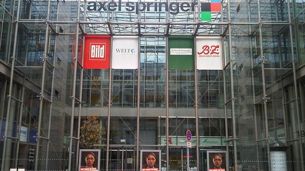 “Großer Schnitt” beim Axel-Springer-Verlag “Großer Schnitt” beim Axel-Springer-Verlag