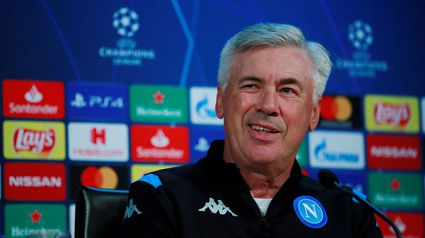 Carlo Ancelotti sembra fare l'occhiolino alla Champions. Carlo Ancelotti sembra fare l'occhiolino alla Champions.