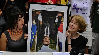 دادگاه فرانسه حکم داد: پایین کشیدن عکس ماکرون جرم نیست