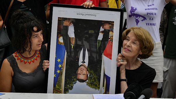 دادگاه فرانسه حکم داد: پایین کشیدن عکس ماکرون جرم نیست دادگاه فرانسه حکم داد: پایین کشیدن عکس ماکرون جرم نیست