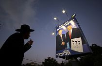Une affiche électorale du Likoud le 11 septembre 2019 à Jérusalem présentant une photo du Premier ministre Benjamin Netanyahu au côté du président américain