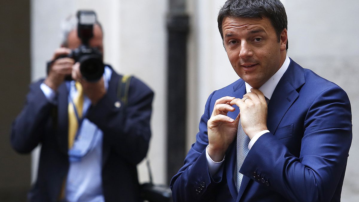 Matteo Renzi kilép pártjából és saját frakciót alakít