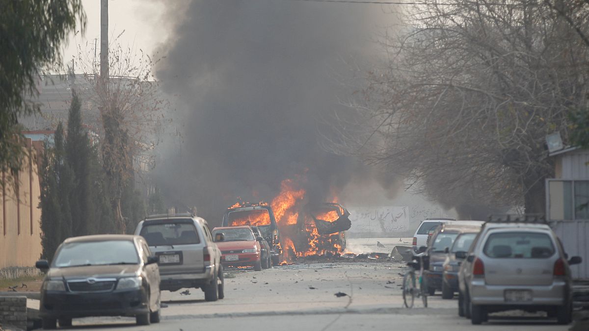 مقتل 24 شخصا في تفجير انتحاري استهدف تجمعاً انتخابياً للرئيس الأفغاني