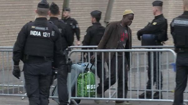 Francia desmantela otra 'jungla' en el norte del país Francia desmantela otra 'jungla' en el norte del país