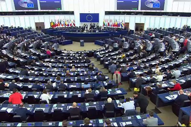 Евродепутаты высмеивают Джонсона, хвалят Беркоу