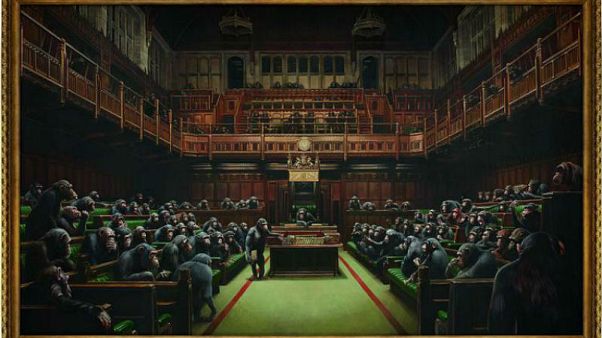 İngiliz graffiti sanatçısı Banksy'nin Devolved Parliament isimli tablosu İngiliz graffiti sanatçısı Banksy'nin Devolved Parliament isimli tablosu