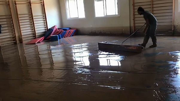 Un club de balonmano pone rostro a la solidaridad tras el paso de la gota fría por Murcia Un club de balonmano pone rostro a la solidaridad tras el paso de la gota fría por Murcia