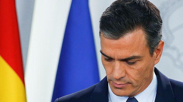 رئيس الوزراء الأسباني بالإنابة بيدرو سانشيز يعقد مؤتمراً صحفياً في قصر مونكلوا بعد اجتماعه مع الملك فيليب في مدريد رئيس الوزراء الأسباني بالإنابة بيدرو سانشيز يعقد مؤتمراً صحفياً في قصر مونكلوا بعد اجتماعه مع الملك فيليب في مدريد
