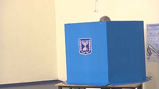 Knappes Rennen bei Wahl in Israel - Likud und Blau-Weiß gleichauf