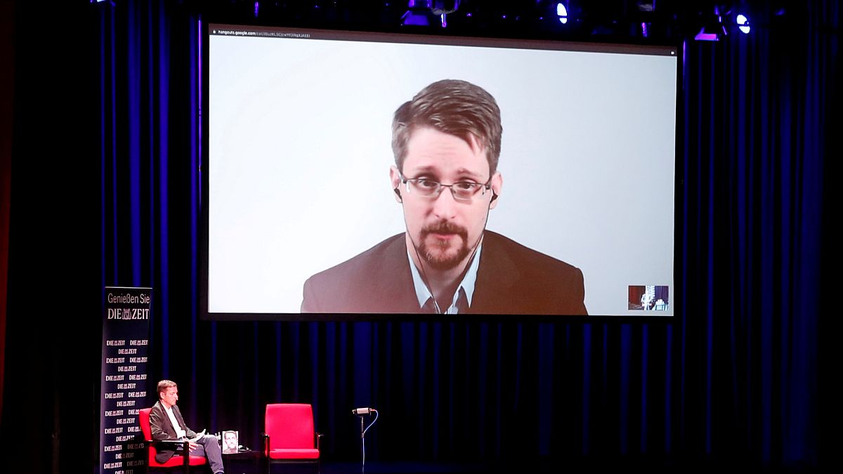 ABD Adalet Bakanlığı Edward Snowden'a dava açtı, yeni kitabının gelirlerini istedi