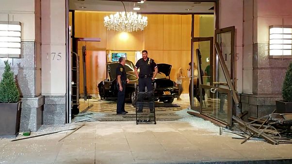 Auto rast ins Trump Plaza in New York: 3 Verletzte Auto rast ins Trump Plaza in New York: 3 Verletzte