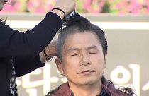 شاهد: احتجاج سياسي بحلق الرؤوس في كوريا الجنوبية