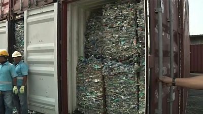 اندونزی ۹ کانتینر حاوی زباله های سمی را به استرالیا باز می گرداند