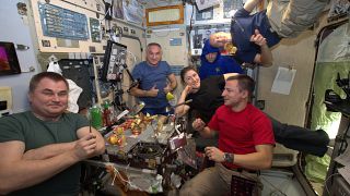 شاهد: في سابقة هي الأولى مائدة محطة الفضاء الدولية عامرة بالطعام الإماراتي