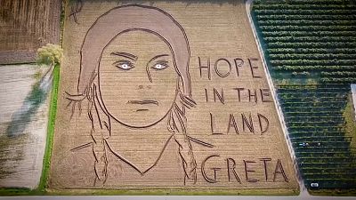İtalyan sanatçı, çevre aktivisti Greta'nın portresini traktörle tarlaya çizdi