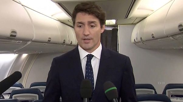 Trudeau desculpa-se por maquilhagem em festa escolar Trudeau desculpa-se por maquilhagem em festa escolar