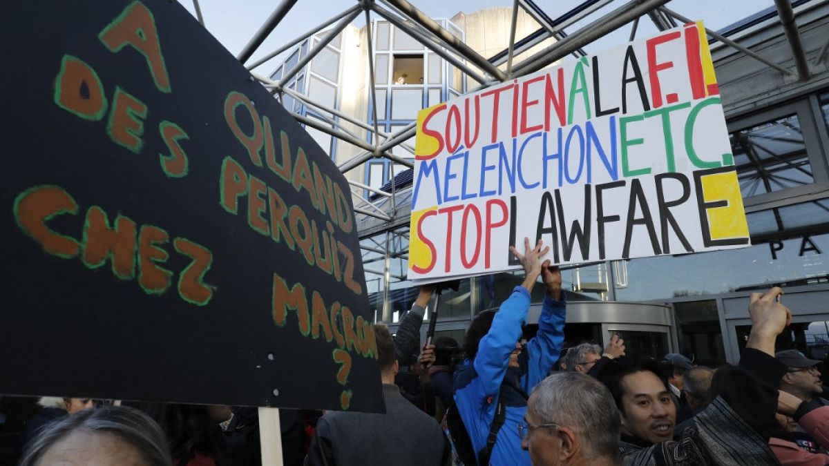 Procès de Jean-Luc Mélenchon : le chef de La France Insoumise risque prison, amende et inéligibilité