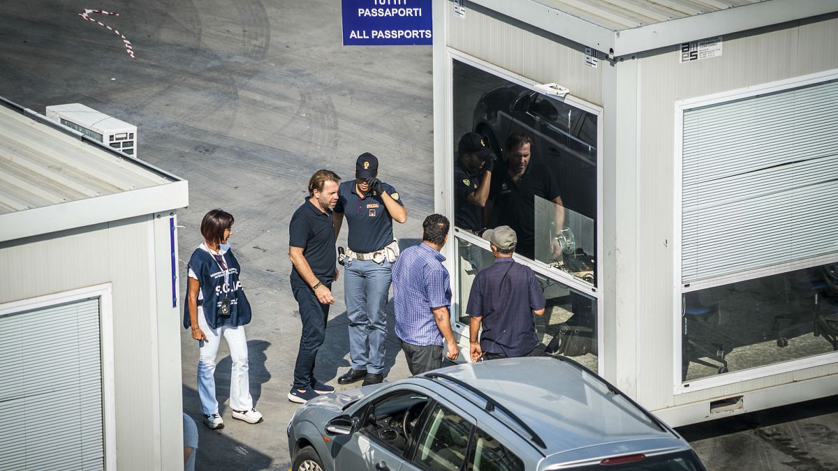 Interpol operasyonunda Akdeniz üzerinden Avrupa'ya girmeye çalışan 12 terör şüphelisi yakalandı