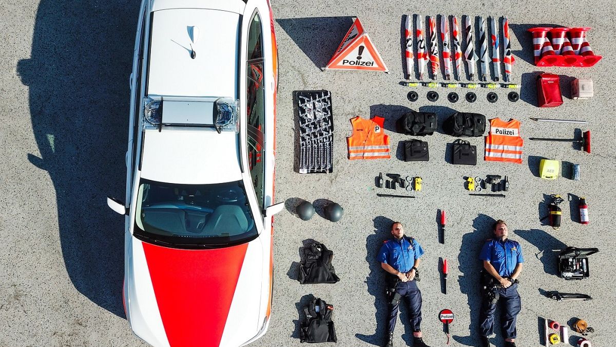 Fotoğraflarla Zürih polisinin başlattığı akım #TetrisChallenge