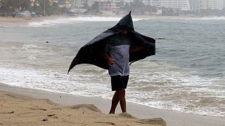Lorena se transforma en huracán frente a costas mexicanas de Colima