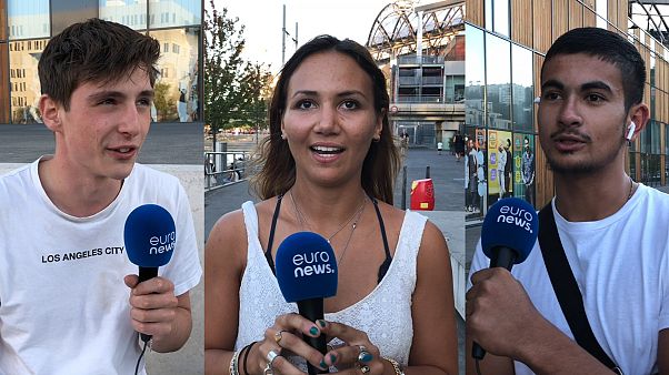 Fransızlar Macron'un portresini indiren aktivistlerin eylemini demokratik buluyor mu? Fransızlar Macron'un portresini indiren aktivistlerin eylemini demokratik buluyor mu?