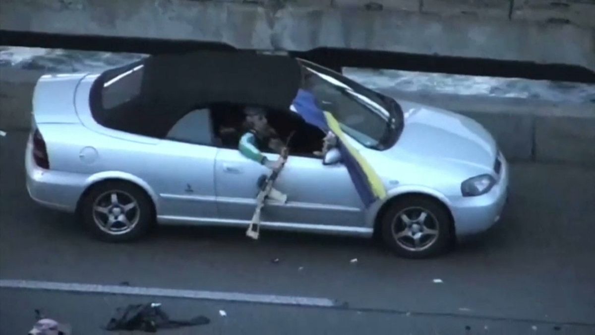 Videó a kijevi hídon lövöldöző férfi letartóztatásáról