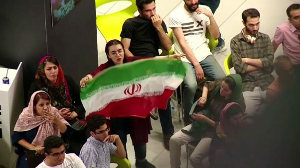 Le donne iraniane sono molto appassionate di calcio. Le donne iraniane sono molto appassionate di calcio.
