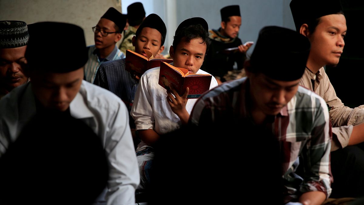 Zinayı yasaklamaya hazırlanan Endonezya'da milyonlarca kişi hapis cezasıyla karşı karşıya