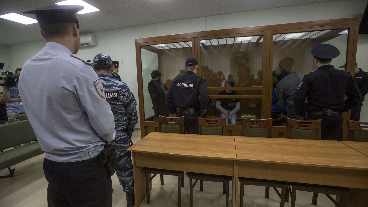 Rusya'da mahkeme Yehova Şahitleri üyelerini hapis cezasına mahkum etti