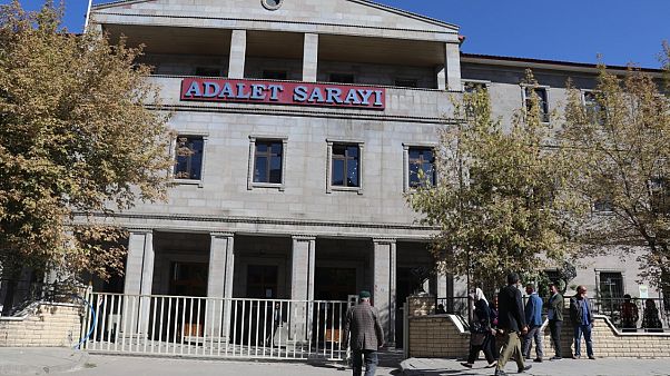 4 yaşındaki Leyla Aydemir'in ölümüne ilişkin biri tutuklu 7 sanığın yargılanmasına başlandı 4 yaşındaki Leyla Aydemir'in ölümüne ilişkin biri tutuklu 7 sanığın yargılanmasına başlandı