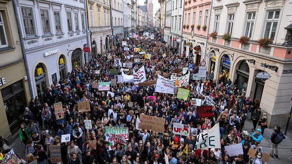 Mundo em protesto contra crise climática Mundo em protesto contra crise climática