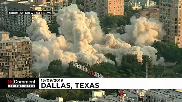 Antigo banco implode em Dallas Antigo banco implode em Dallas