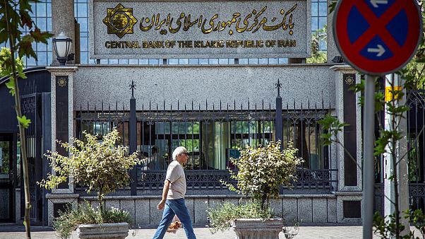 ABD'nin İran Merkez Bankası'na yaptırım kararı piyasaları etkiledi: Dolar yeniden yükselişe geçti ABD'nin İran Merkez Bankası'na yaptırım kararı piyasaları etkiledi: Dolar yeniden yükselişe geçti