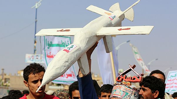 مسيرة مؤيدة للحوثين- أرشيف رويترز مسيرة مؤيدة للحوثين- أرشيف رويترز