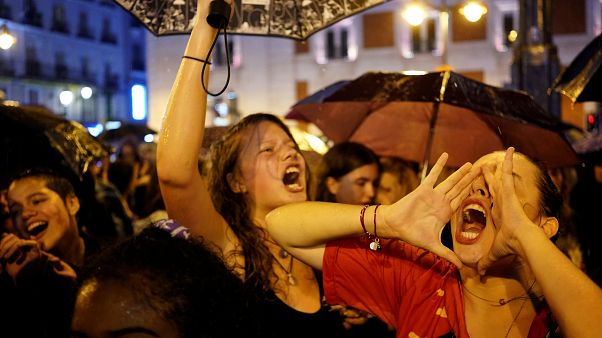 19 Frauenmorde allein in diesem Sommer: Demos gegen häusliche Gewalt 19 Frauenmorde allein in diesem Sommer: Demos gegen häusliche Gewalt