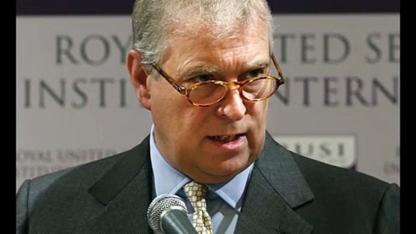 II. Erzsébet fiát, András herceget szexuális visszaéléssel gyanúsítja egy nő II. Erzsébet fiát, András herceget szexuális visszaéléssel gyanúsítja egy nő