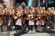 Friends 25th anniversary: Dozens of Phoebe look-alikes perform in New York