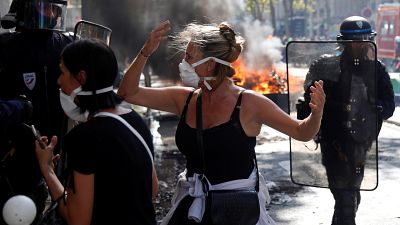 Rátelepedtek az anarchisták a klímavédők tüntetésére Párizsban