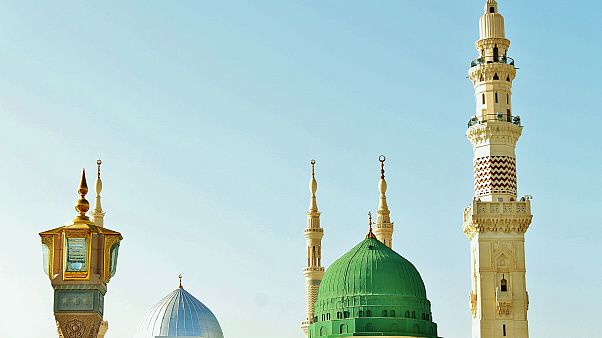 رجل يقتحم بسيارته مسجدا في شرق فرنسا ولا إصابات رجل يقتحم بسيارته مسجدا في شرق فرنسا ولا إصابات