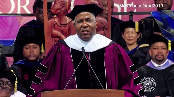 İşadamı Robert F. Smith bir okuldaki öğrencilerin 34 milyon dolar değerindeki kredi borcunu ödedi İşadamı Robert F. Smith bir okuldaki öğrencilerin 34 milyon dolar değerindeki kredi borcunu ödedi