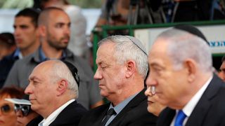 رئيس هيئة أركان الجيش الإسرائيلي السابق بيني غانتس ورئيس الوزراء الإسرائيلي بنيامين نتنياهو