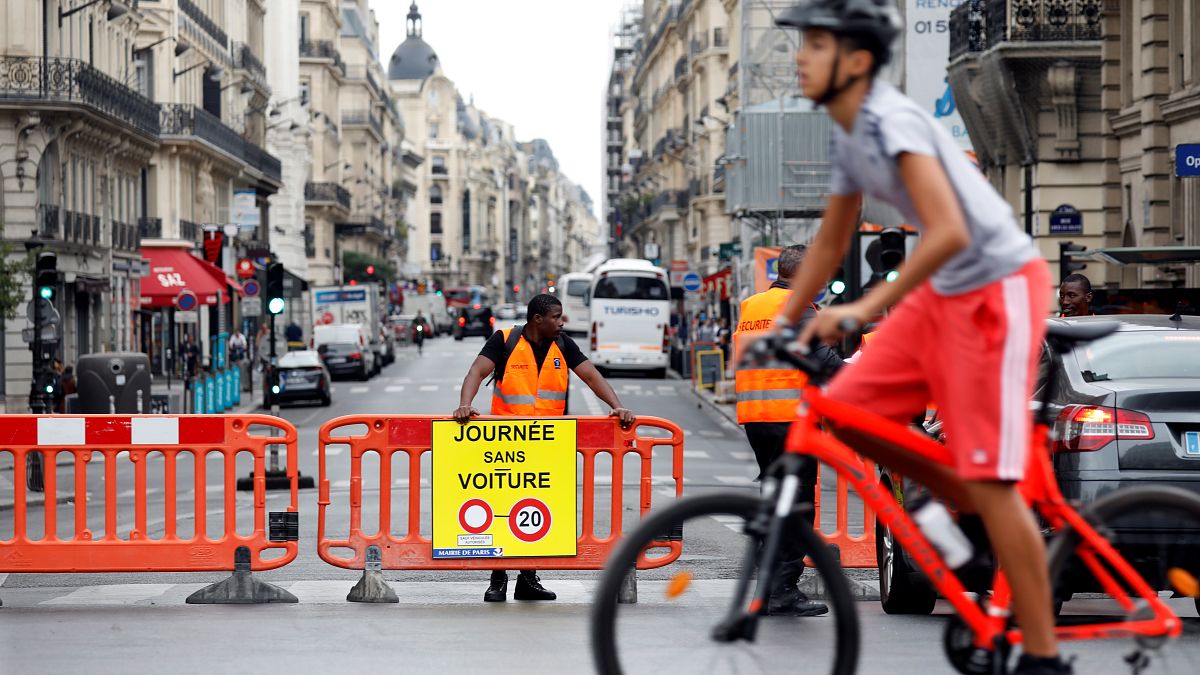 Παρίσι: «Ρεπό» στα αυτοκίνητα για το περιβάλλον