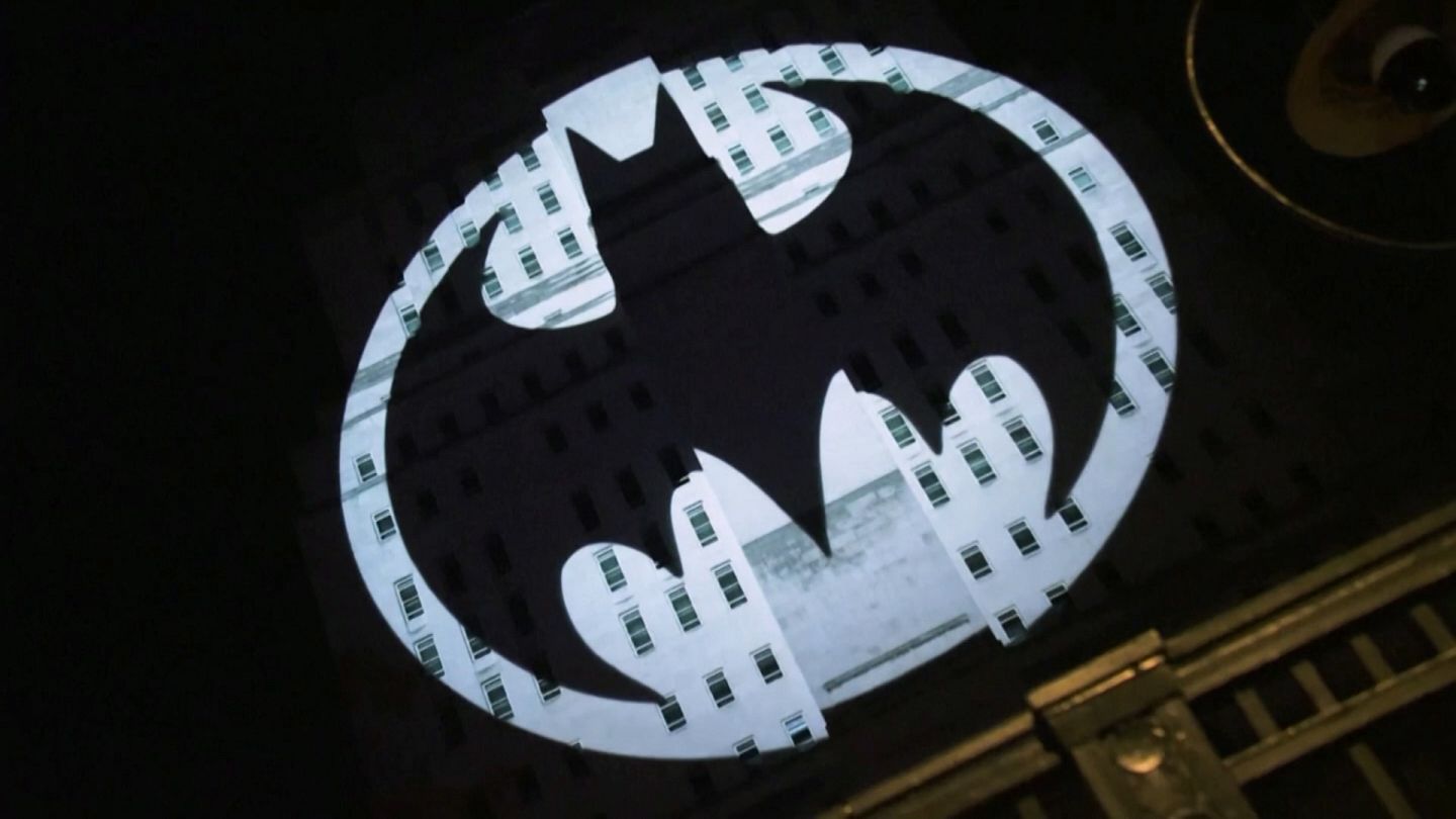 The Bat Signal Shines Around The World As Batman Turns 80 Euronews