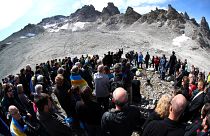 Gyászszertartással búcsúztak egy eltűnő gleccsertől Svájcban